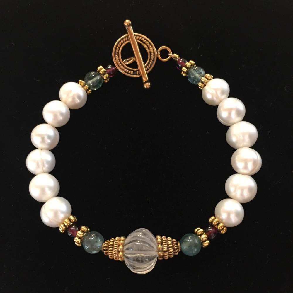 Grace and Viola pearl bracelet